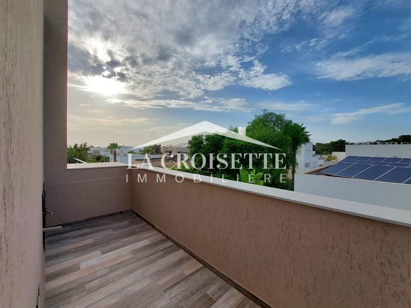 Triplex S+4 avec jardin et piscine à Gammarth